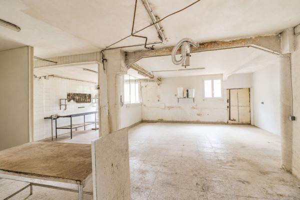 Immeuble Varennes Vauzelles, 258m2, investissement, local commercial, terrain, proche commerces, 2H30 de Paris
