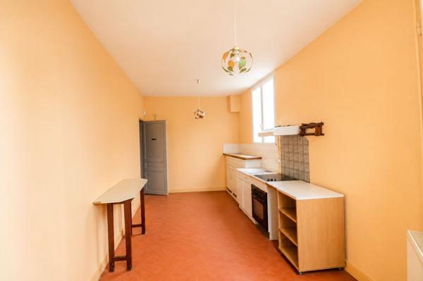 Immeuble Varennes Vauzelles, 258m2, investissement, local commercial, terrain, proche commerces, 2H30 de Paris
