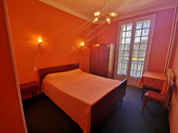 Gîtes chambres d'hôtes - Les eyzies Ancien hôtel de 14 chambres dans un village touristique du Périgord Noir avec appartement privé