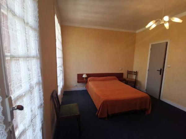 Gîtes chambres d'hôtes - Les eyzies Ancien hôtel de 14 chambres dans un village touristique du Périgord Noir avec appartement privé