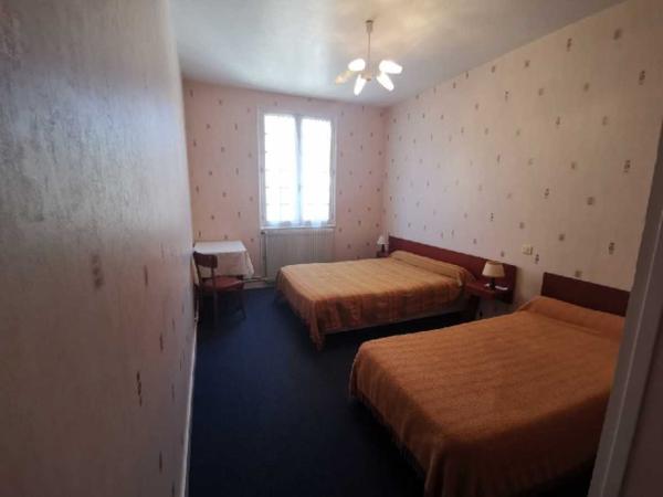 Gîtes chambres d'hôtes - Les eyzies Ancien hôtel de 14 chambres dans un village touristique du Périgord Noir avec appartement privé