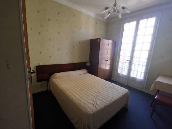 Gîtes chambres d'hôtes - Les eyzies Ancien hôtel de 14 chambres dans un village touristique du Périgord Noir avec appartement privé