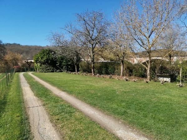 Gîtes chambres d'hôtes - Les eyzies Ancien hôtel de 14 chambres dans un village touristique du Périgord Noir avec appartement privé