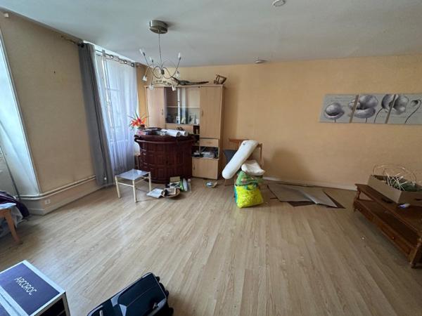 Spécial investisseur,deux lots T 4 à rafraichir