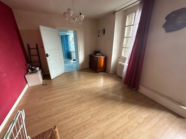 Spécial investisseur,deux lots T 4 à rafraichir