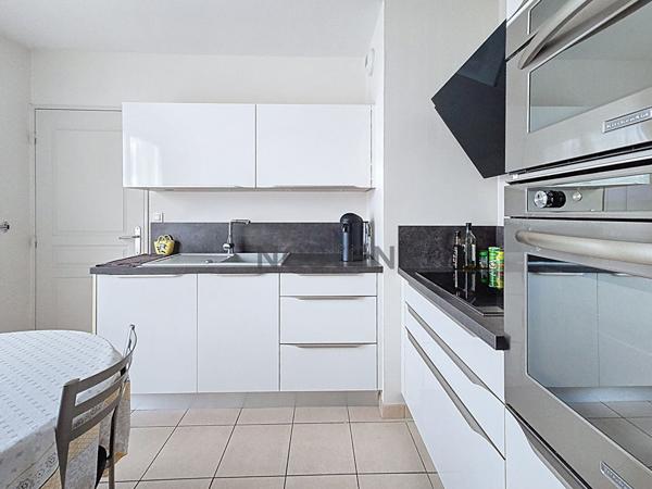 RARE à SAINT CYR-SUR-LOIRE, RESIDENTIEL, APPARTEMENT T4+TERRASSE+DOUBLE BOX+ CAVE