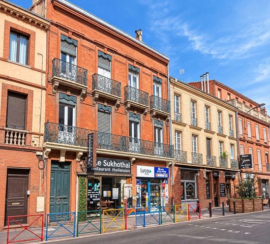 A VENDRE - Toulouse Matabiau - Appartement T2 dans immeuble toulousain avec grande terrasse