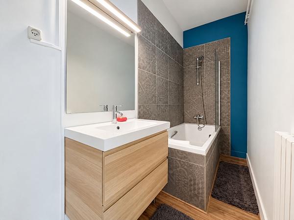 A VENDRE - Toulouse Matabiau - Appartement T2 dans immeuble toulousain avec grande terrasse