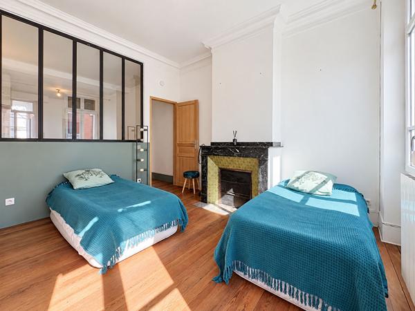 A VENDRE - Toulouse Matabiau - Appartement T2 dans immeuble toulousain avec grande terrasse