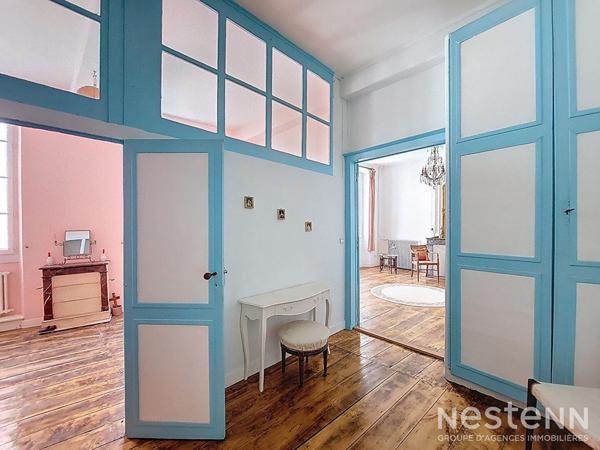 A Vendre Maison de ville en pierre de 339 m² avec sous-sol, garage et jardin au centre de Mézin