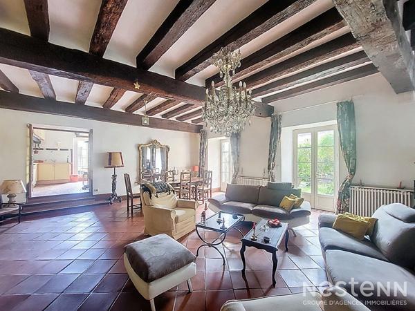 A Vendre Maison de ville en pierre de 339 m² avec sous-sol, garage et jardin au centre de Mézin