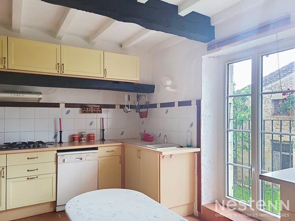 A Vendre Maison de ville en pierre de 339 m² avec sous-sol, garage et jardin au centre de Mézin