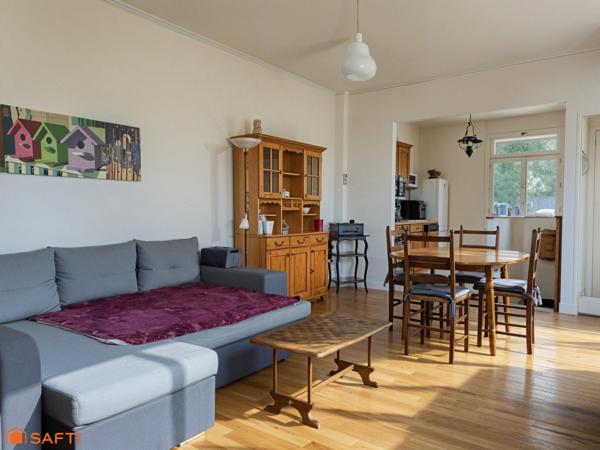 Quartier du Plateau. Maison 3 pièces 65 m² avec terrasse et cour.