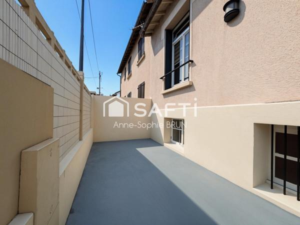 Quartier du Plateau. Maison 3 pièces 65 m² avec terrasse et cour.