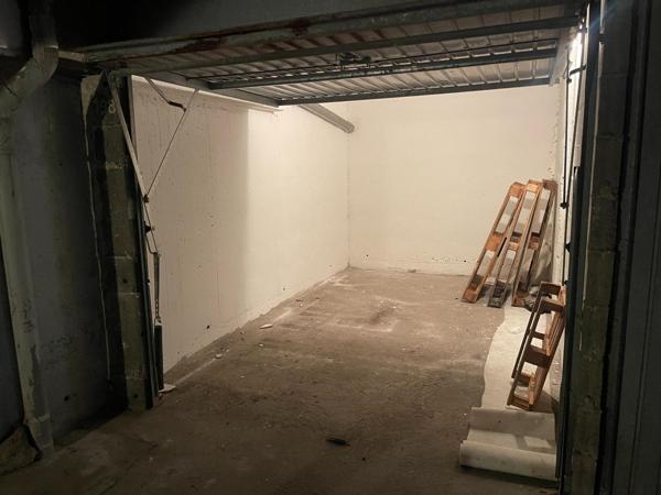GARAGE FERME AVEC ELECTRICITE