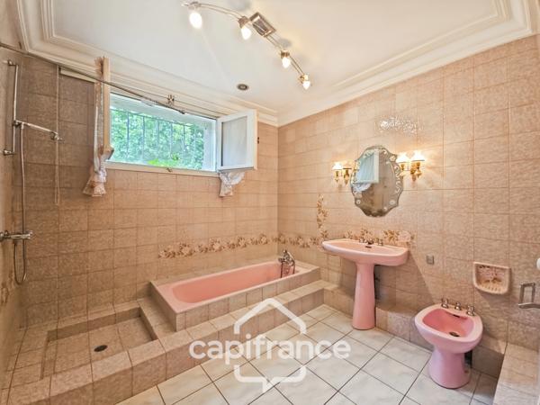 Maison familiale avec vue panoramique à Castelculier, 6 chambres, 235m² habitable, sous-sol 145m²