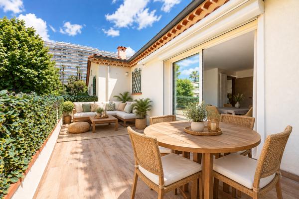 CANNES Basse Californie - 2 pièces rénové 42m2 - Terrasse 17m2 - Dernier étage