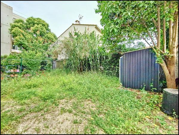 Appartement 1 chambre, 70m² jardin et place de parking privative dans garage intérieur. Accès PMR. NIMES (30)