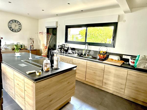 Maison à LA POSSONNIERE, 49170 - 6 pièces 212m²