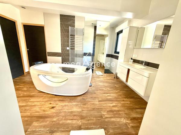 Maison à LA POSSONNIERE, 49170 - 6 pièces 212m²
