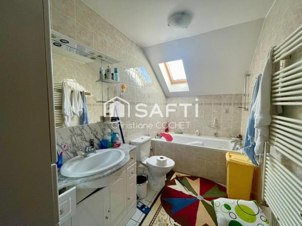 Grande maison au Mée Village à 800m de la gare sans nuisance