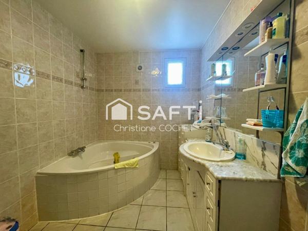 Grande maison au Mée Village à 800m de la gare sans nuisance