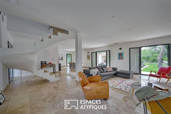 Bastide contemporaine avec piscine et tiny house au coeur de la nature