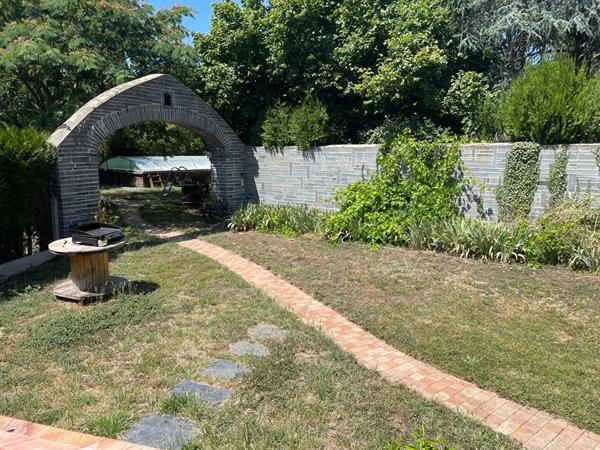 A VENDRE à 49130 Sainte Gemmes sur Loire 8 pièces 210 m² habitable 6 chambres 1600 m² jardin avec garage et atelier de 43 m² !