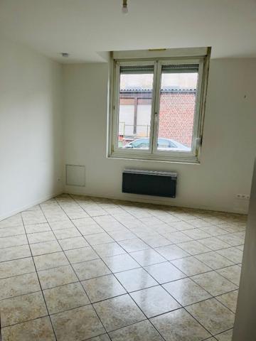A LOUER APPARTEMENT EN RDC  AVEC UNE CHAMBRE ST JEAN ST QUENTIN 02100.