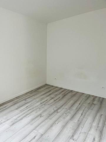 A LOUER APPARTEMENT EN RDC  AVEC UNE CHAMBRE ST JEAN ST QUENTIN 02100.
