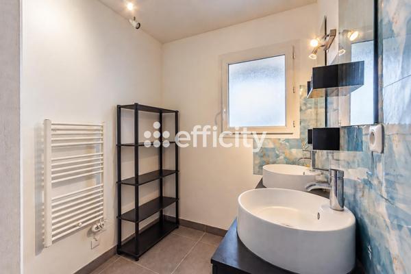Maison
         5 pièces
        - 102 m² Exclusivité 320 000 € *