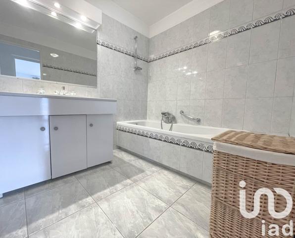 Appartement 3 pièces de 110 m² à Villeneuve-Loubet (06270)