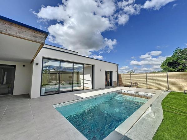Maison contemporaine de plain-pied avec 4 chambres et  piscine – Angers