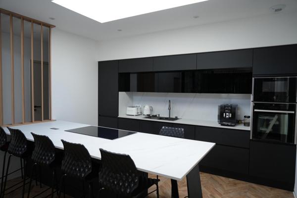 Maison contemporaine de plain-pied avec 4 chambres et  piscine – Angers