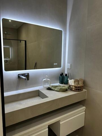 Maison contemporaine de plain-pied avec 4 chambres et  piscine – Angers