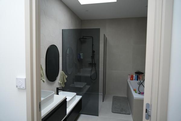 Maison contemporaine de plain-pied avec 4 chambres et  piscine – Angers