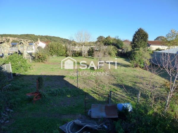 Maison de village de 100 m², sous sol, cuisine aménagée, 3 chambres, véranda