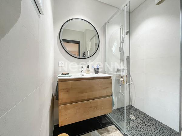 Grand Champ centre! Maison contemporaine lumineuse de 134 m²,4 chambres dont suite parentale, proche de Vannes & Golfe du Morbihan.