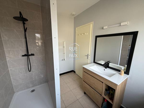 86140 LENCLOITRE Maison située au centre de Lencloitre 4 pièces 82 m2