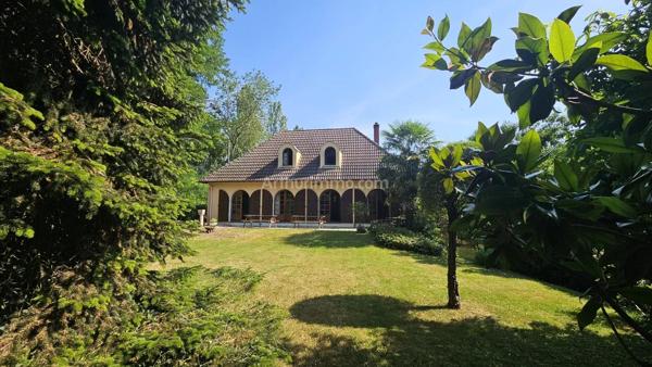 Vente                                                      Maison
                        
                     7 pièces                      133 m2                     à La Ville-du-Bois