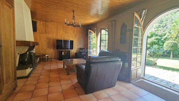 Vente                                                      Maison
                        
                     7 pièces                      133 m2                     à La Ville-du-Bois