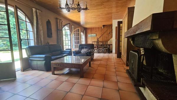 Vente                                                      Maison
                        
                     7 pièces                      133 m2                     à La Ville-du-Bois