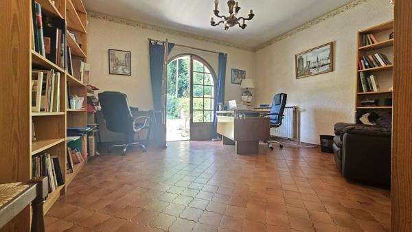 Vente                                                      Maison
                        
                     7 pièces                      133 m2                     à La Ville-du-Bois