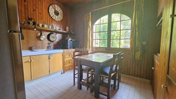 Vente                                                      Maison
                        
                     7 pièces                      133 m2                     à La Ville-du-Bois