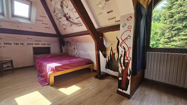 Vente                                                      Maison
                        
                     7 pièces                      133 m2                     à La Ville-du-Bois