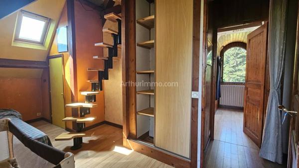 Vente                                                      Maison
                        
                     7 pièces                      133 m2                     à La Ville-du-Bois