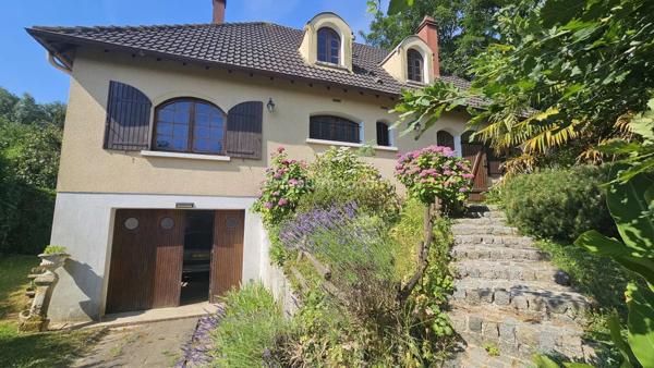 Vente                                                      Maison
                        
                     7 pièces                      133 m2                     à La Ville-du-Bois