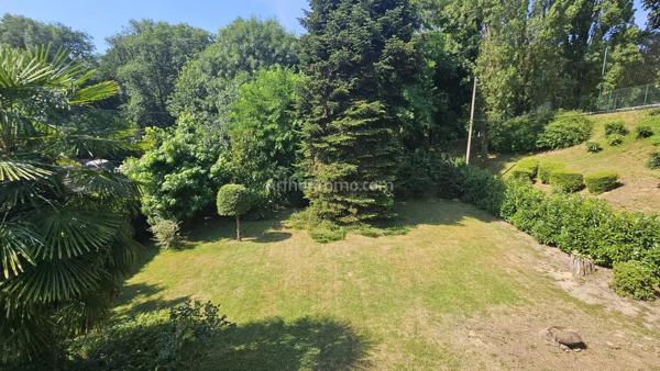 Vente                                                      Maison
                        
                     7 pièces                      133 m2                     à La Ville-du-Bois