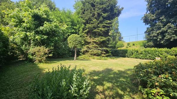 Vente                                                      Maison
                        
                     7 pièces                      133 m2                     à La Ville-du-Bois