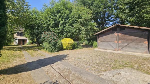 Vente                                                      Maison
                        
                     7 pièces                      133 m2                     à La Ville-du-Bois